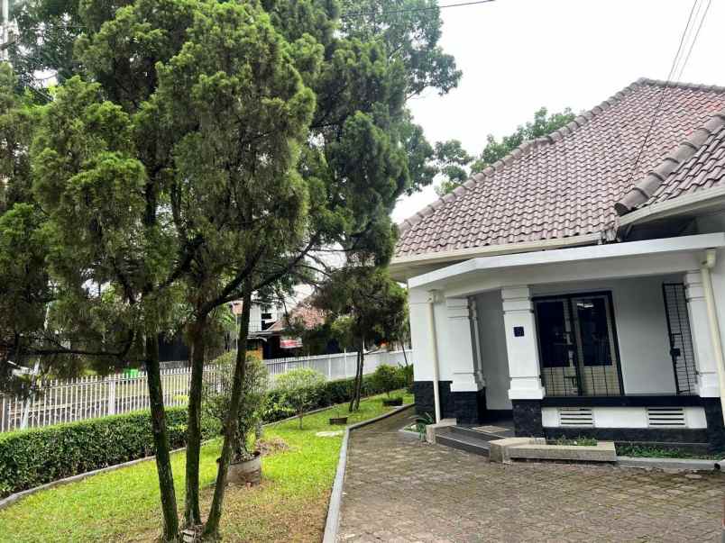dijual rumah jalan naripan