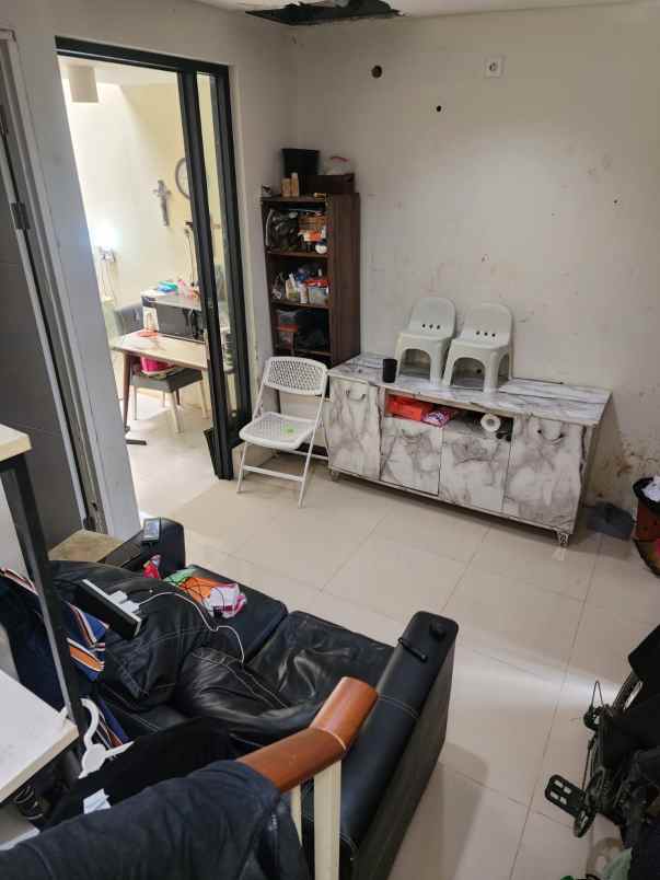 dijual rumah jalan north west lake