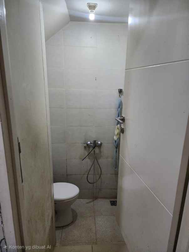 dijual rumah jalan north west lake