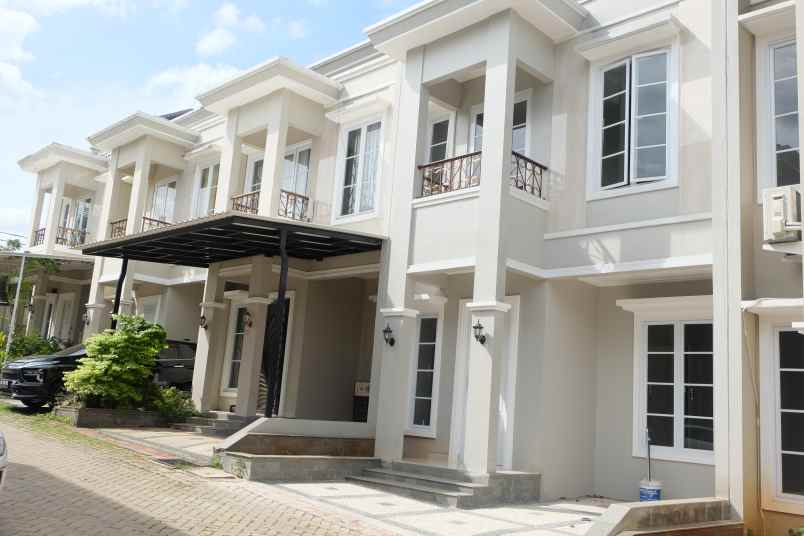 dijual rumah jalan raya jambore no 31
