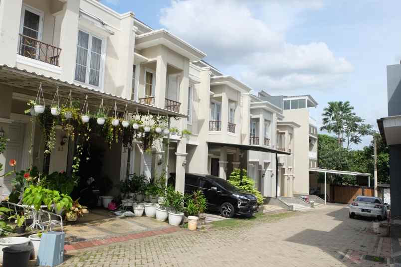 dijual rumah jalan raya jambore no 31
