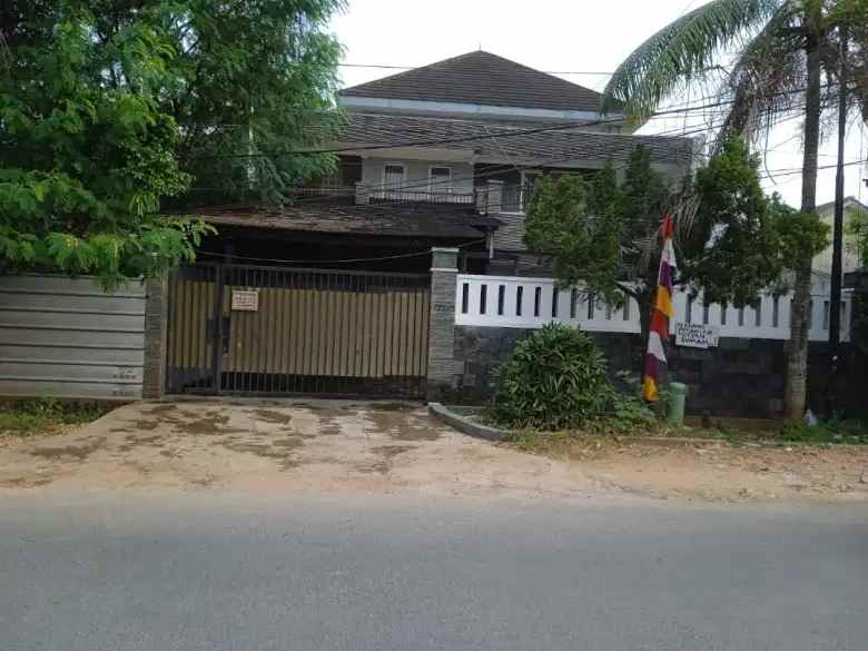 dijual rumah jalan raya kelapa hibrida