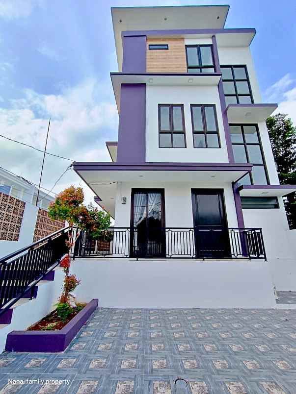 dijual rumah jalan raya komplek meruya