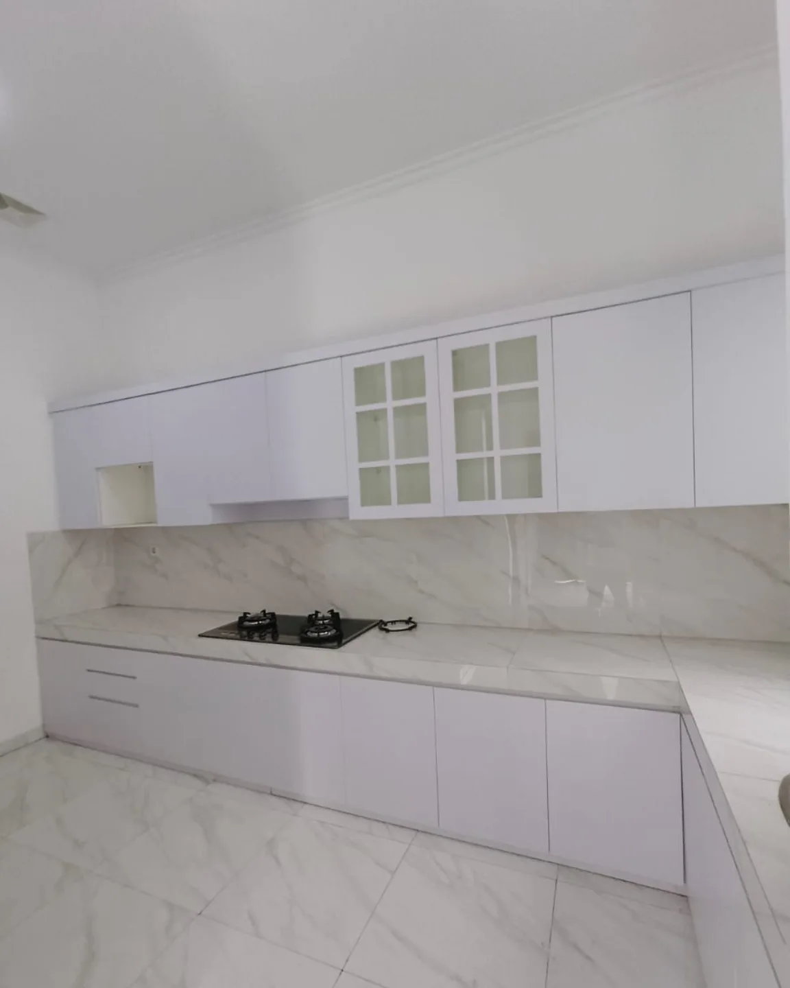 dijual rumah jalan raya komplek meruya