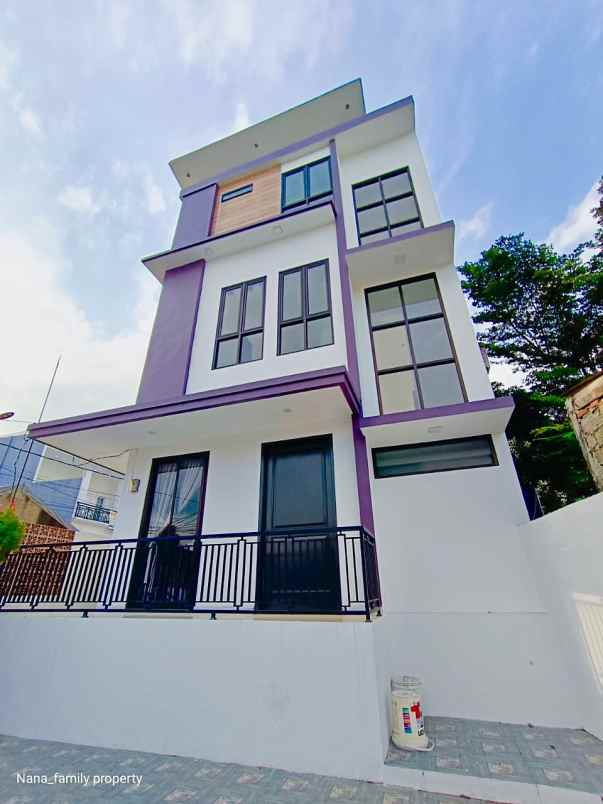 dijual rumah jalan raya komplek meruya