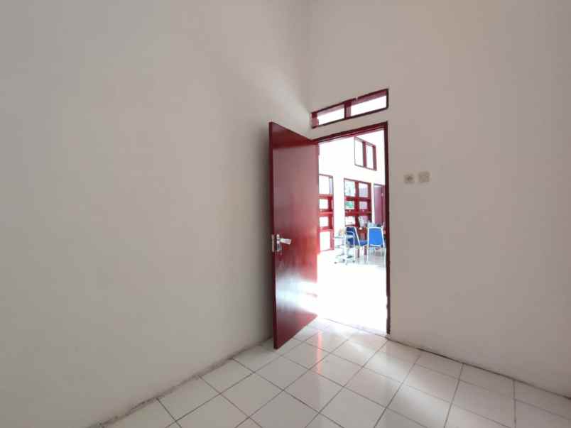 dijual rumah jalan raya megu cisoka