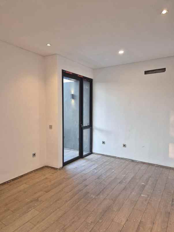 dijual rumah jalan raya permata bintaro