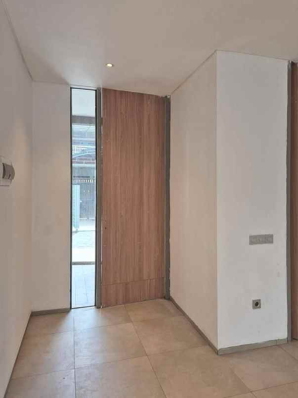 dijual rumah jalan raya permata bintaro