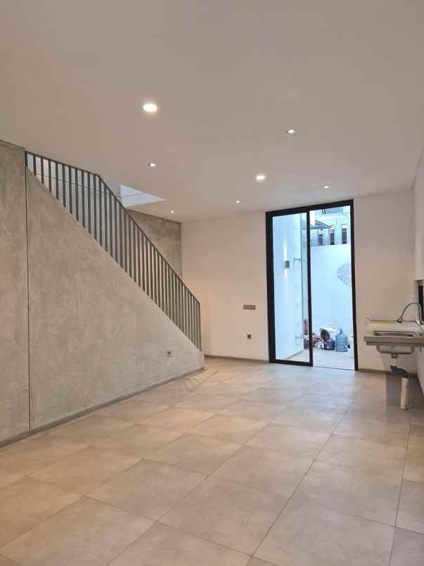 dijual rumah jalan raya permata bintaro