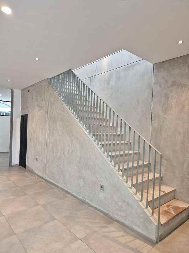 dijual rumah jalan raya permata bintaro