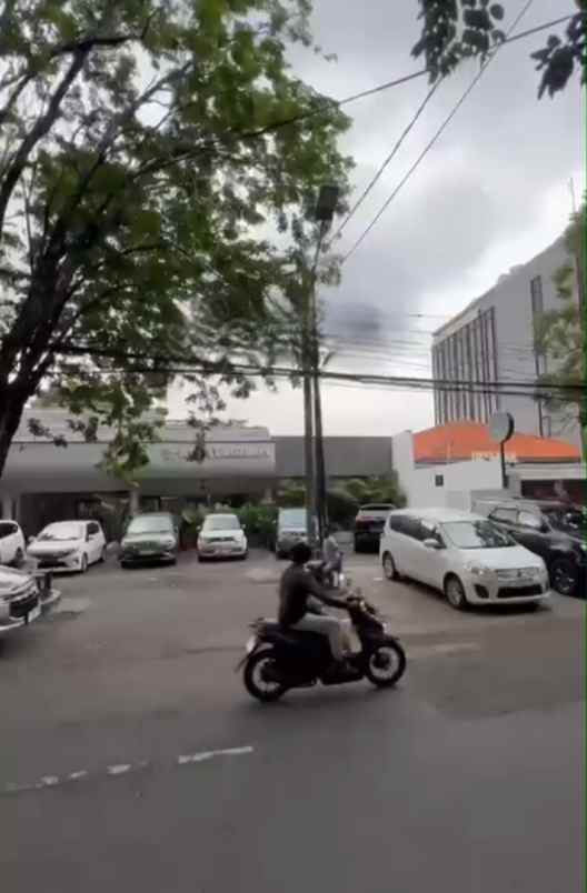 dijual rumah jalan raya tenggilis mejoyo