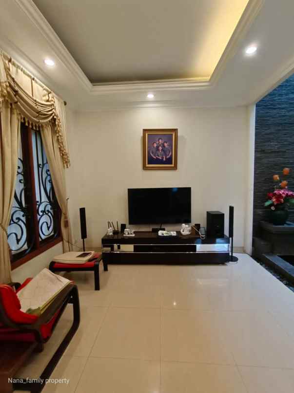 dijual rumah jalan raya veteran