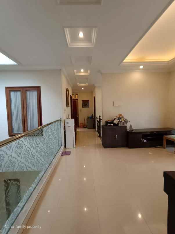 dijual rumah jalan raya veteran