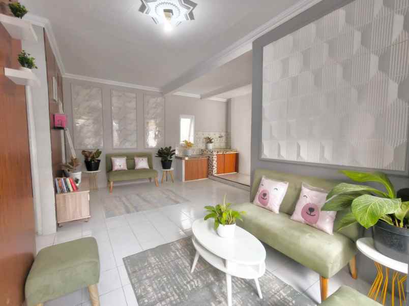 dijual rumah jambidan