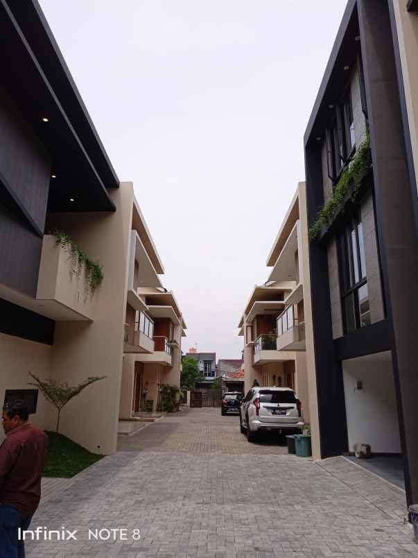 dijual rumah jati bening baru bekasi