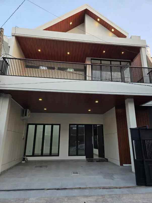 dijual rumah jl babatan pantai barat