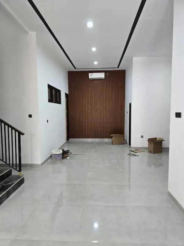 dijual rumah jl babatan pantai barat