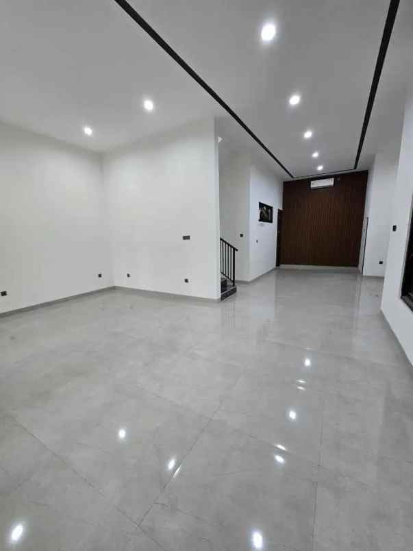 dijual rumah jl babatan pantai barat