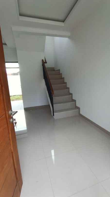 dijual rumah jl ciganitri rahayu