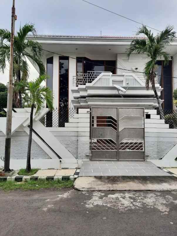 dijual rumah jl dharmahusada indah