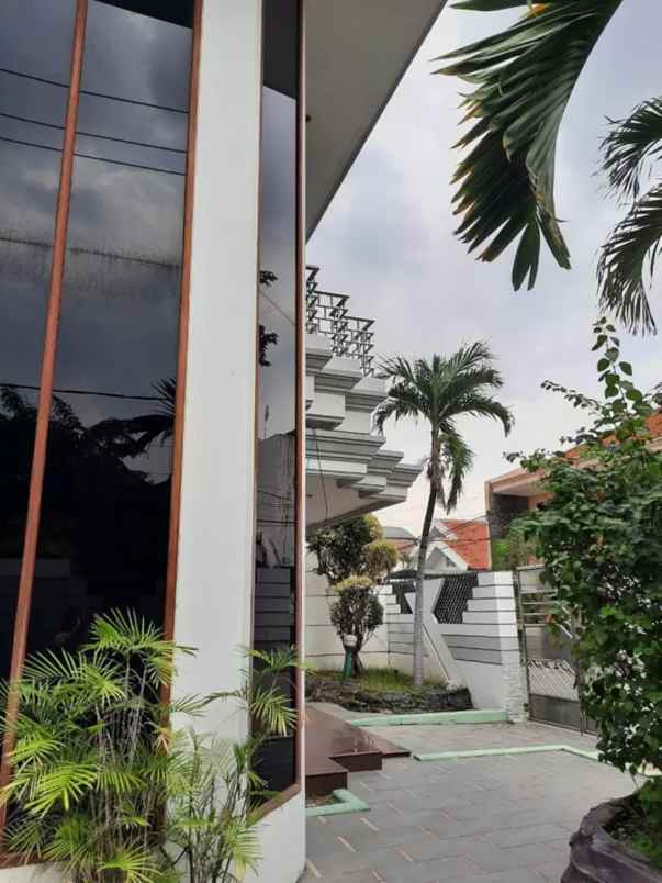dijual rumah jl dharmahusada indah