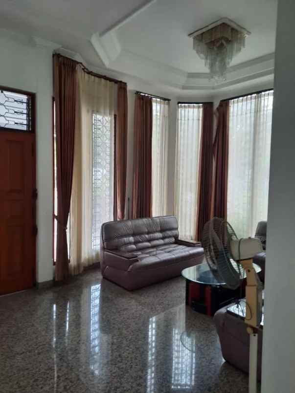 dijual rumah jl dharmahusada indah