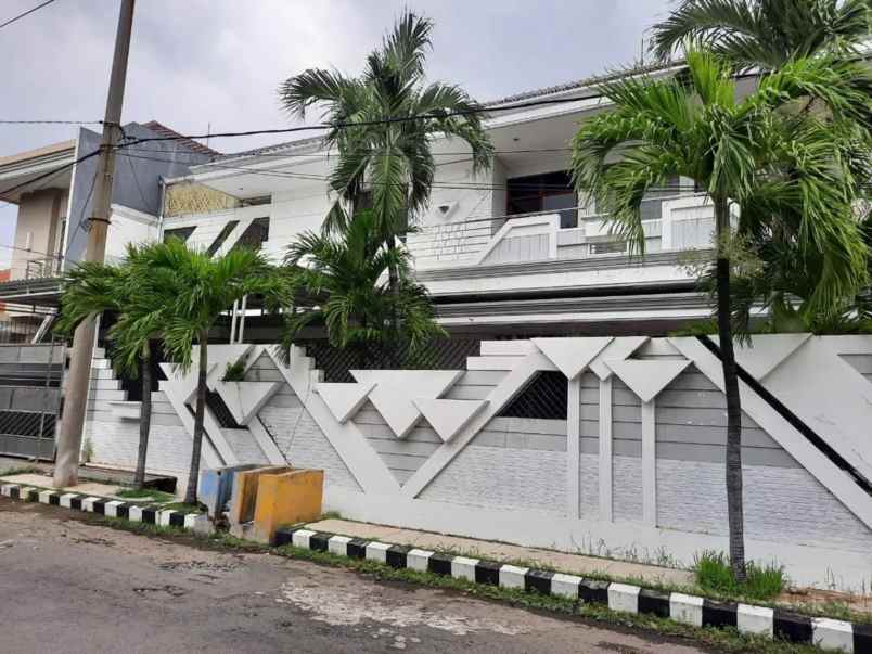 dijual rumah jl dharmahusada indah