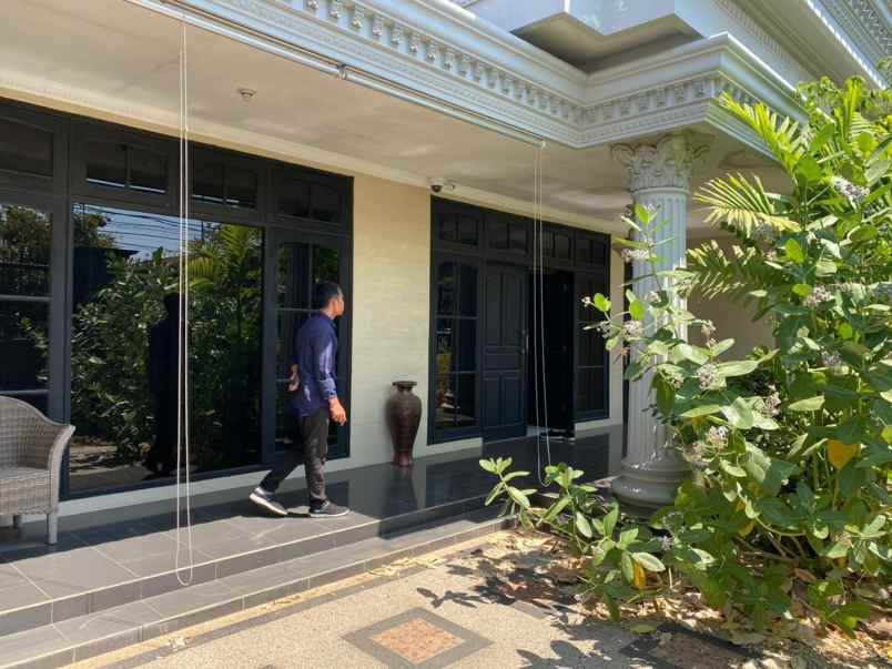 dijual rumah jl dharmahusada utara mojo