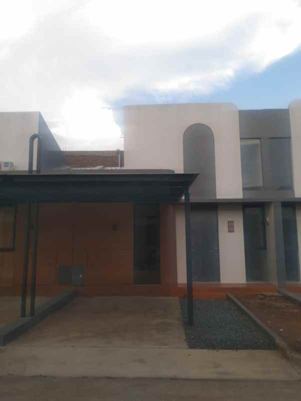 dijual rumah jl h samaun malang nengah