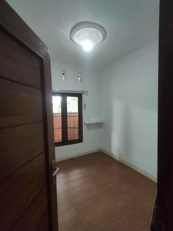 dijual rumah jl imogiri timur