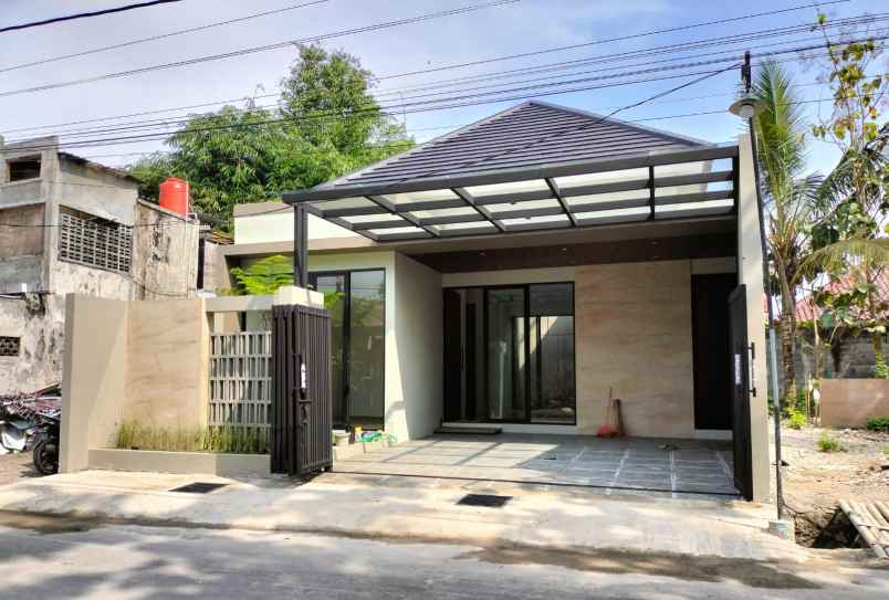 dijual rumah jl kaliurang km 11