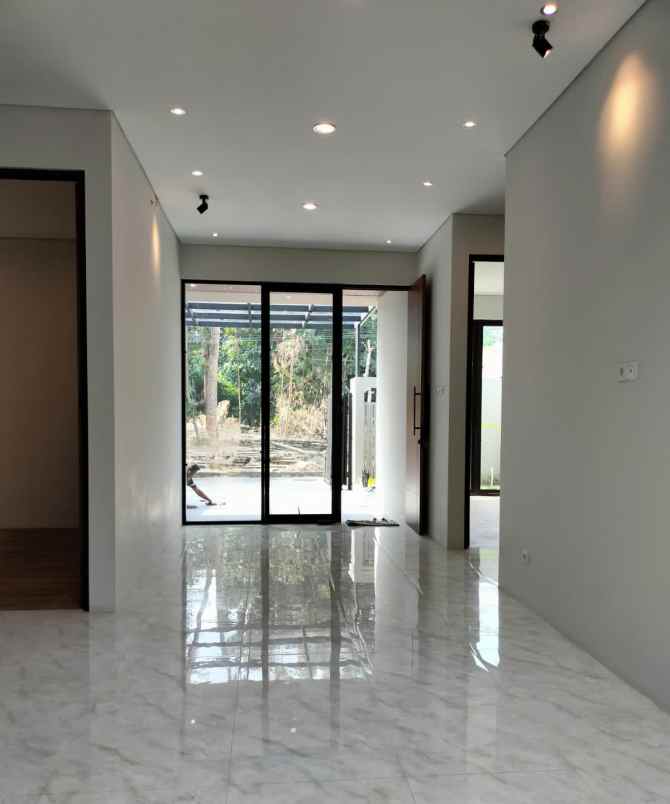 dijual rumah jl kaliurang km 11