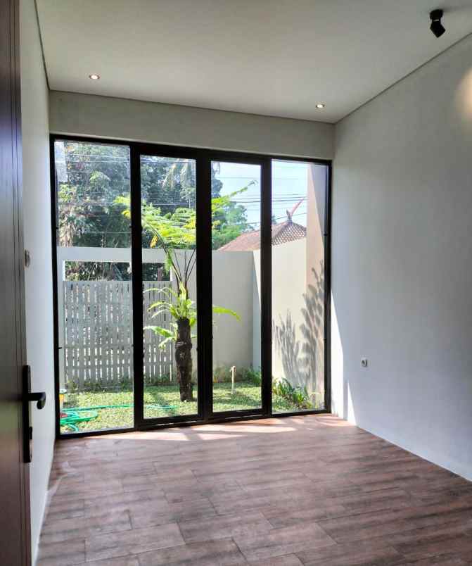 dijual rumah jl kaliurang km 11