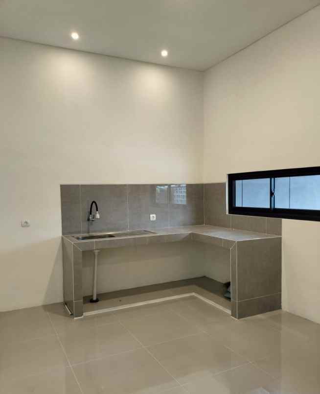 dijual rumah jl kaliurang km 12 5