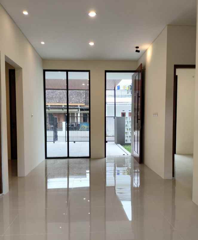 dijual rumah jl kaliurang km 12 5