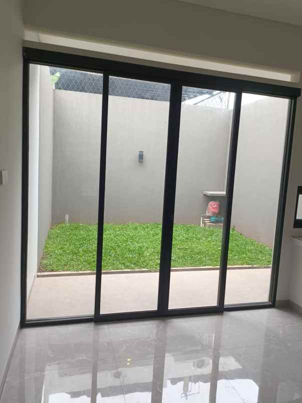 dijual rumah jl kesehatan ciputat