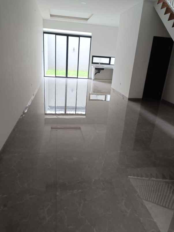 dijual rumah jl kesehatan ciputat