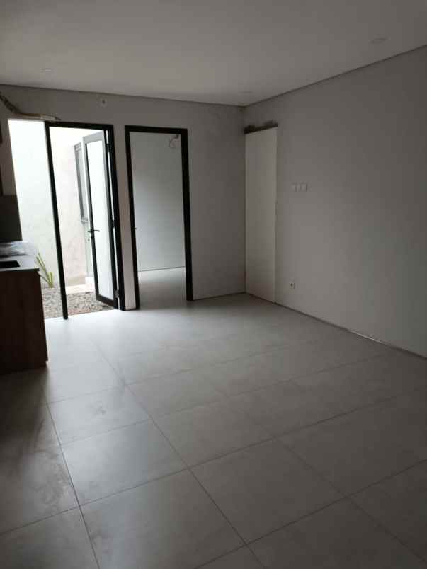 dijual rumah jl kesehatan ciputat