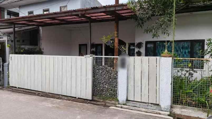 dijual rumah jl logam margacinta