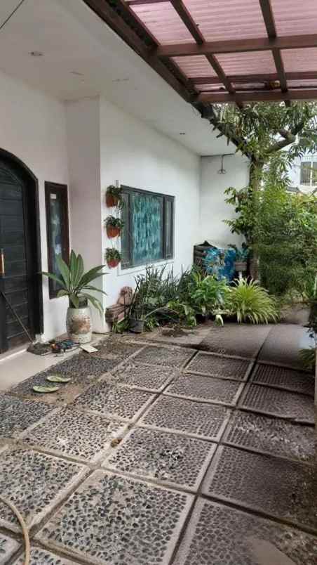 dijual rumah jl logam margacinta