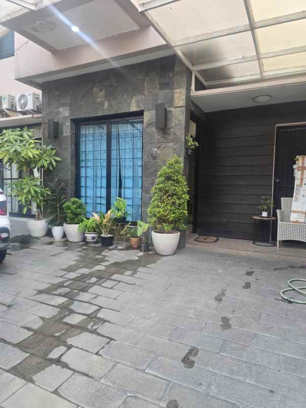 dijual rumah jl pancoran timur i