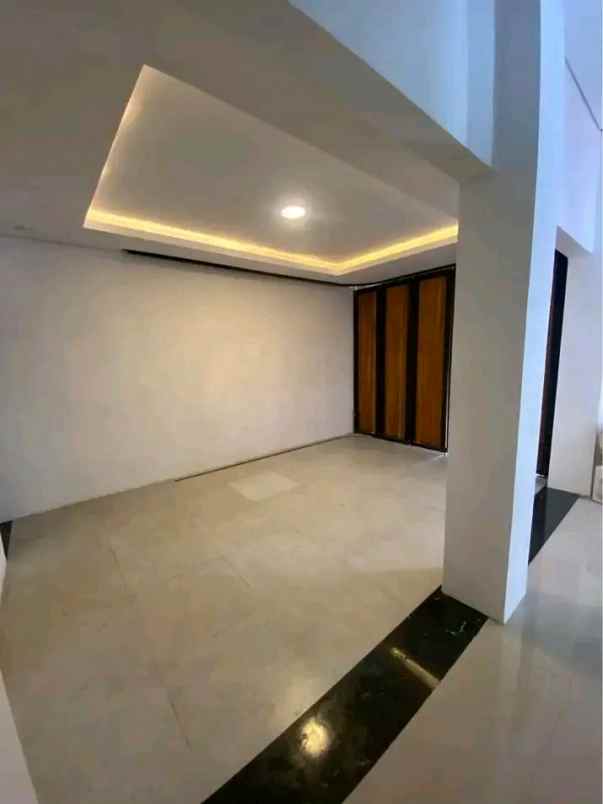 dijual rumah jl parangtritis km 10