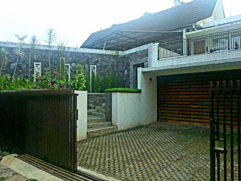 dijual rumah jl pasteur