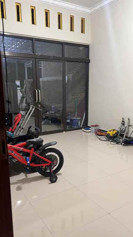 dijual rumah jl raden patah