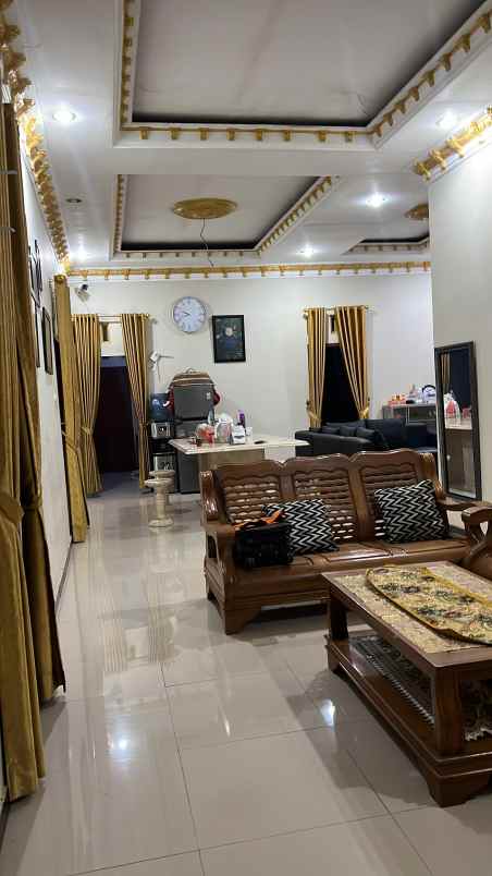 dijual rumah jl raden patah