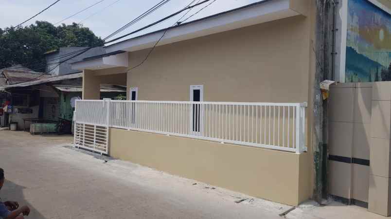 dijual rumah jl raya hankam