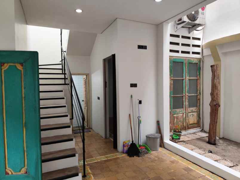 dijual rumah jl raya kebayoran lama