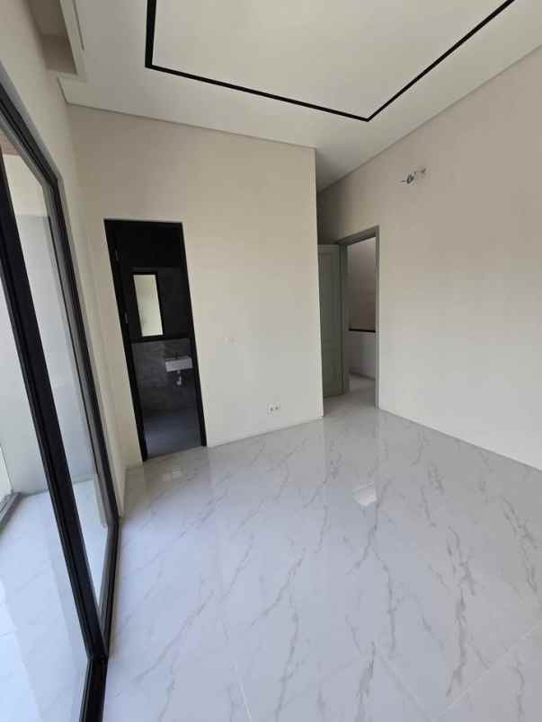 dijual rumah jl raya tambak medokan ayu