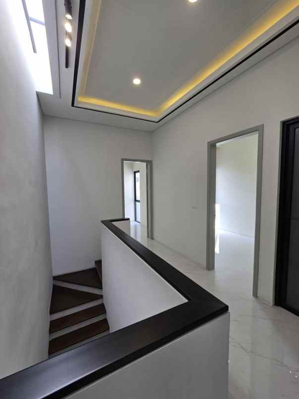 dijual rumah jl raya tambak medokan ayu
