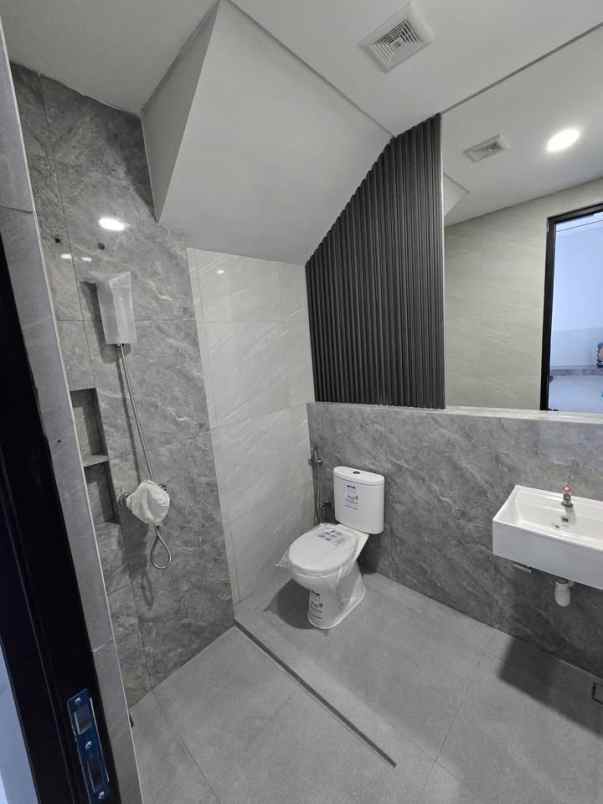 dijual rumah jl raya tambak medokan ayu